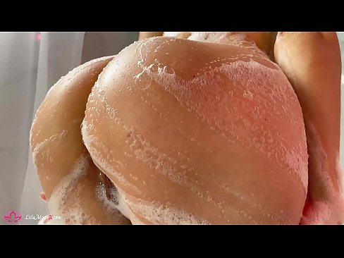 ❤️ Brunette په شاور کې د شدید orgasm لپاره د وایبرټر سره بلی مشت زنی کوي ❤️❌  ❌❤